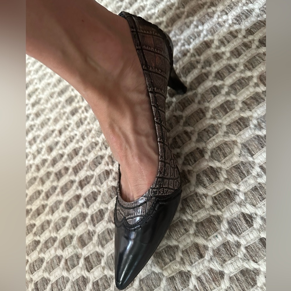 Prada two tone kitten heel - Picture 3 of 12